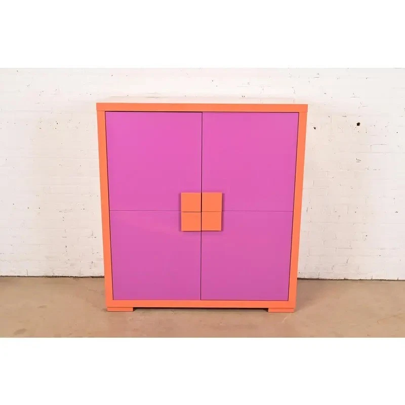Gabinete lacado Ettore Sottsass estilo posmoderno magenta y naranja Foto 2 de 4