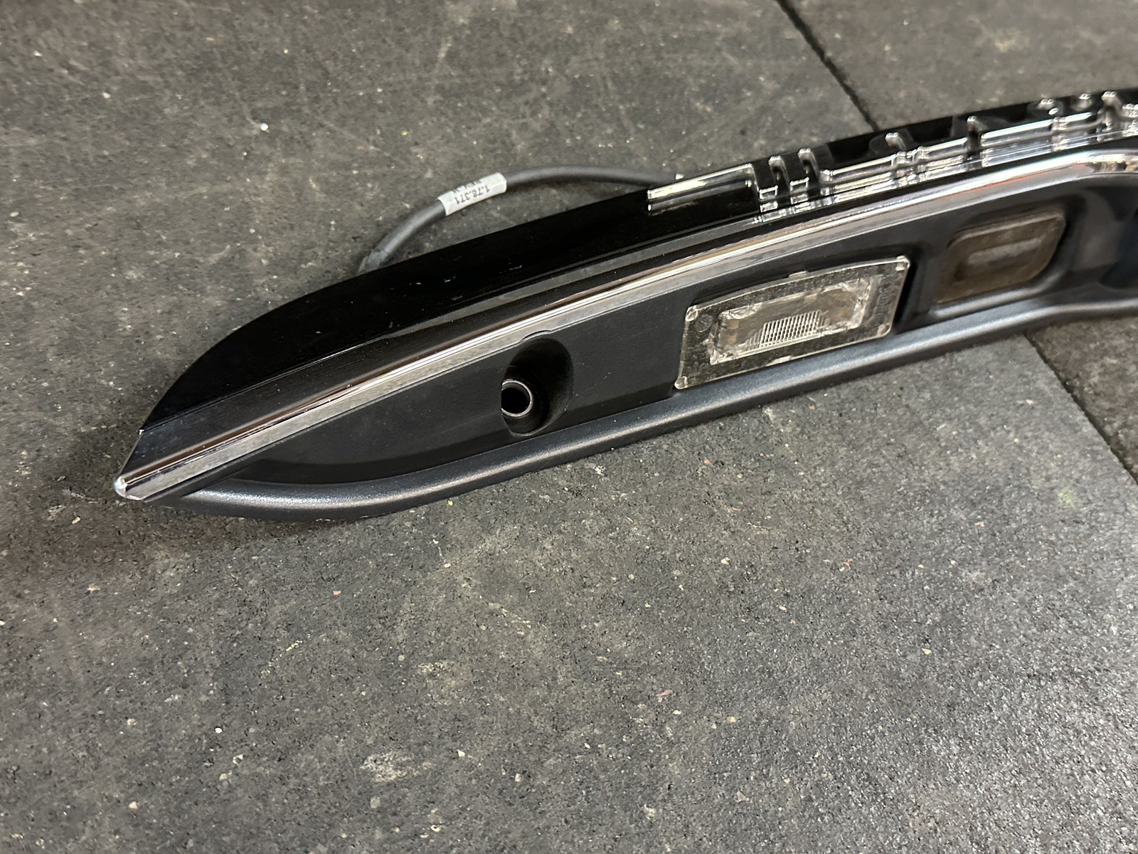 2019 MASERATI GHIBLI REAR DECK LID FINISH PANEL TRIM MOLDING
