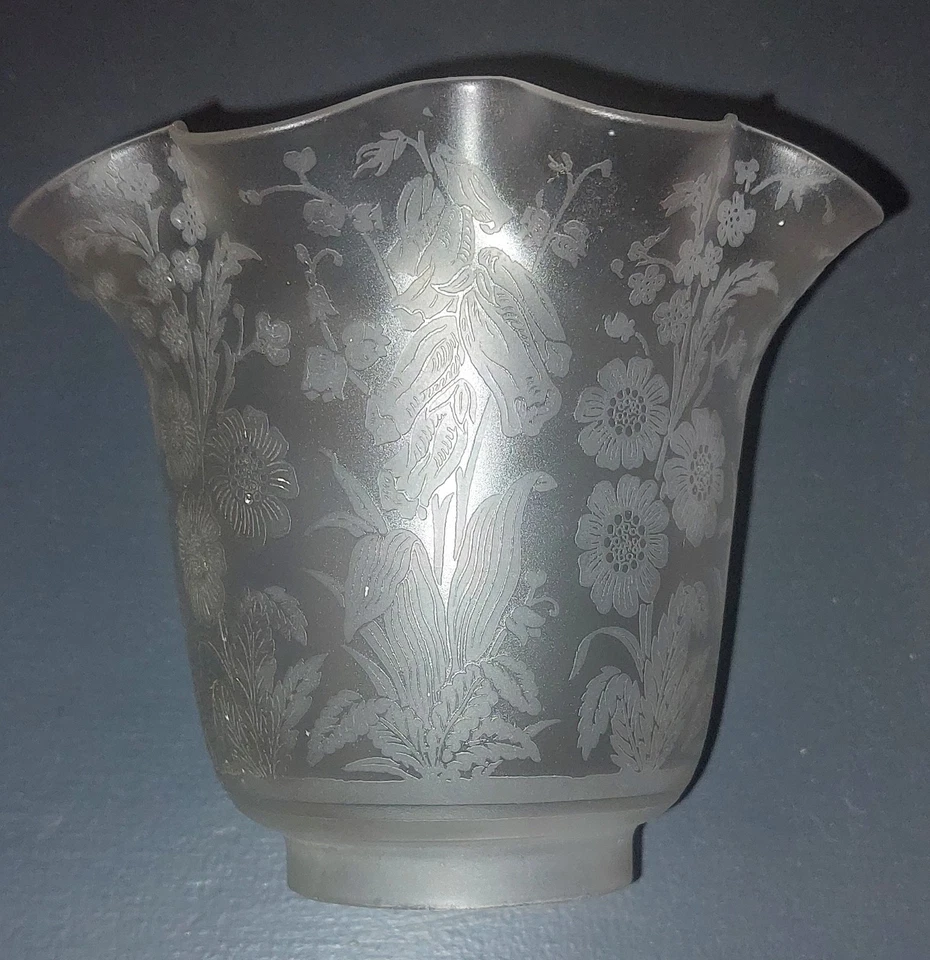 ABAT JOUR TULIPE POUR LAMPE PETROLE HUILE CRISTAL SAINT LOUIS SIGNE PETIT MODELE - Photo 3/4