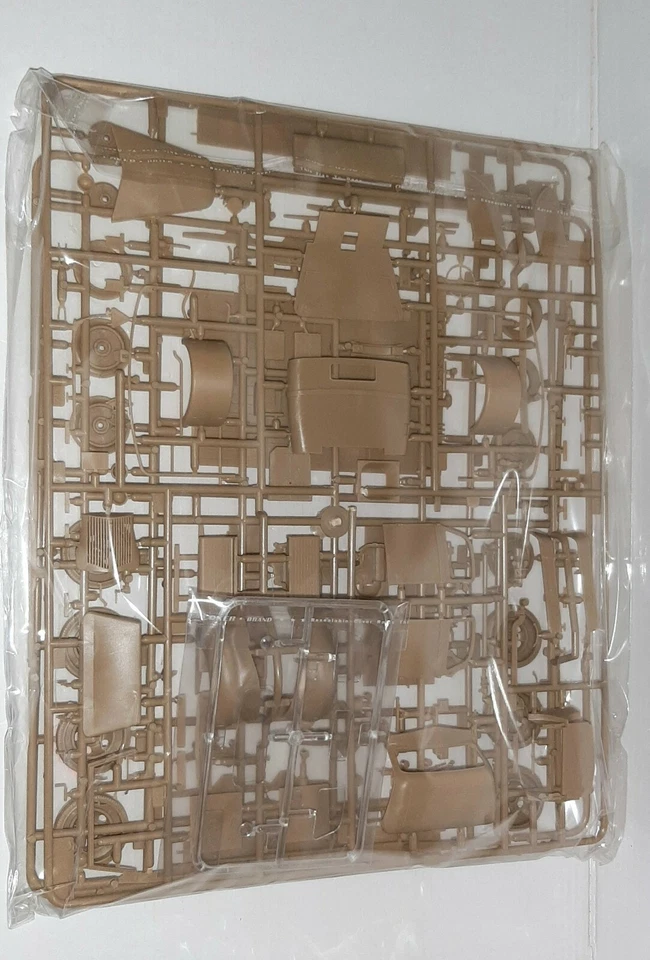 REVELL SCALA 1/35 GERMAN TRUCK V3000 S N.03234  KIT MONTAGGIO - Immagine 2 di 3