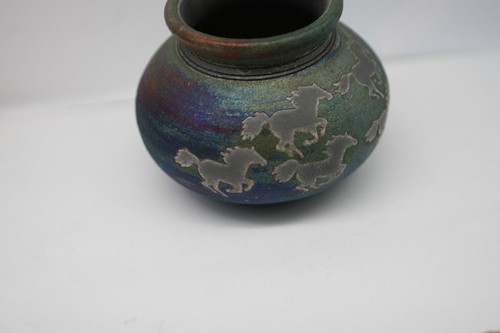 RAKU POTTERY HORSE SMALL VASE SIGNED J. DILLER. Ga - Picture 4 of 5