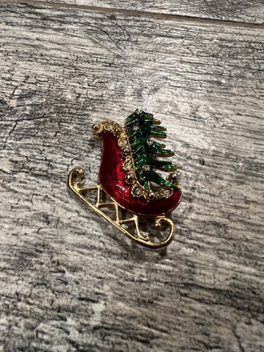 Christmas Tree Sleigh Brooch Pin Clear Rhinestones Enameled Gold Tone Vintage - Picture 5 of 6