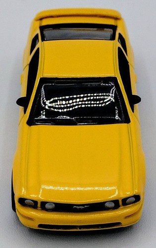 LOOSE Johnny Lightning 1:64 Muscle Cars USA 2005 Ford Mustang GT - Picture 3 of 10