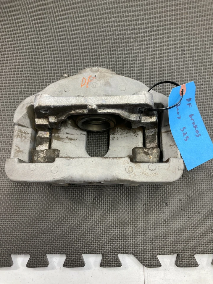 04-07 Pinza de freno delantera izquierda conductor BMW 525i OEM Foto 4 de 4