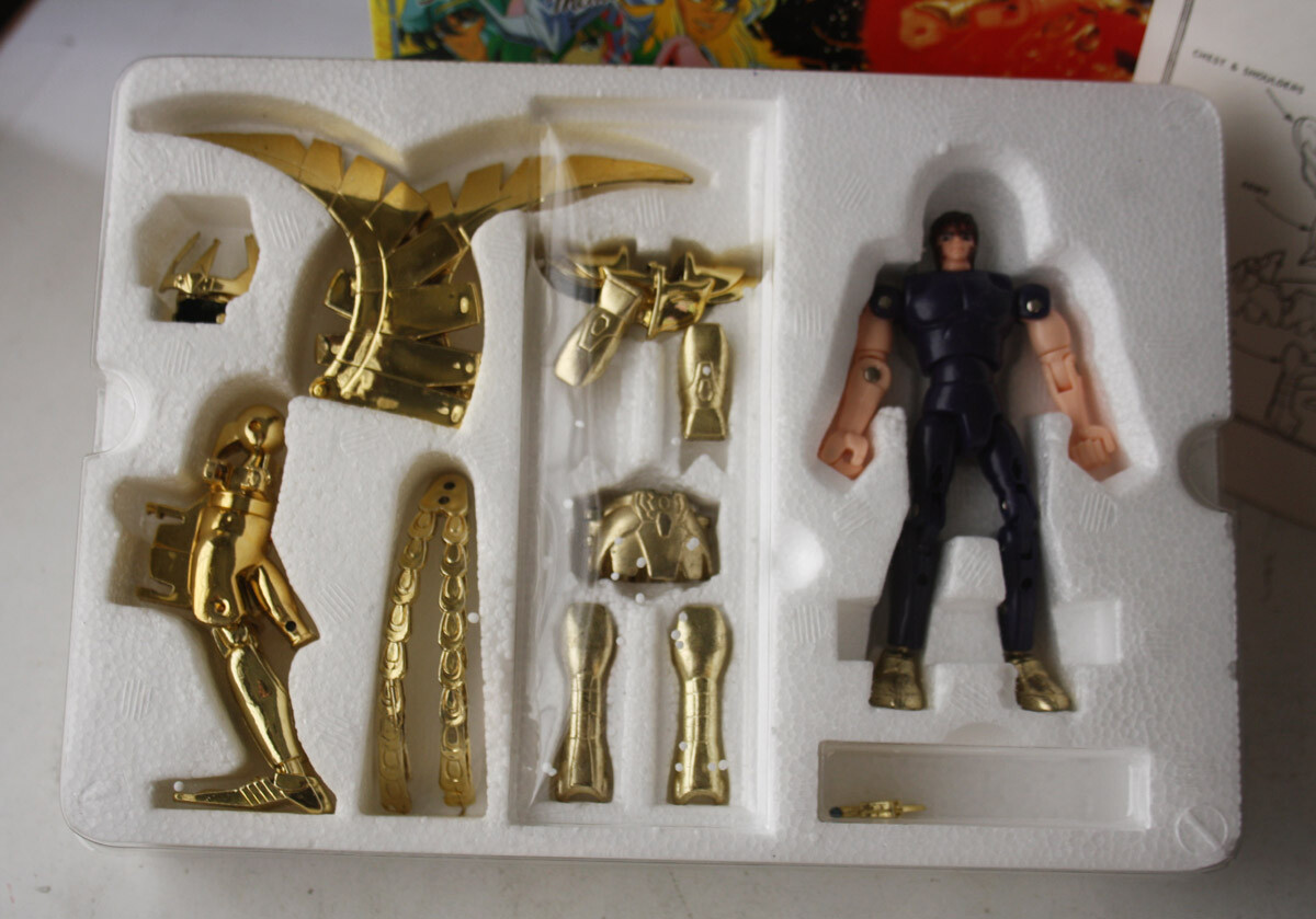 RARE VINTAGE 80'S SAINT SEIYA PHOENIX GOLD ARMOUR DIE CAST