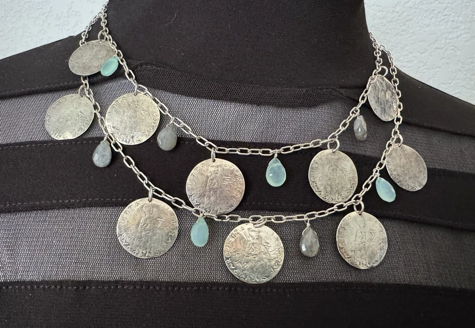 Collar y pendientes Stella & Dot Labradorita Calcedonia réplica moneda griega dije Foto 3 de 4