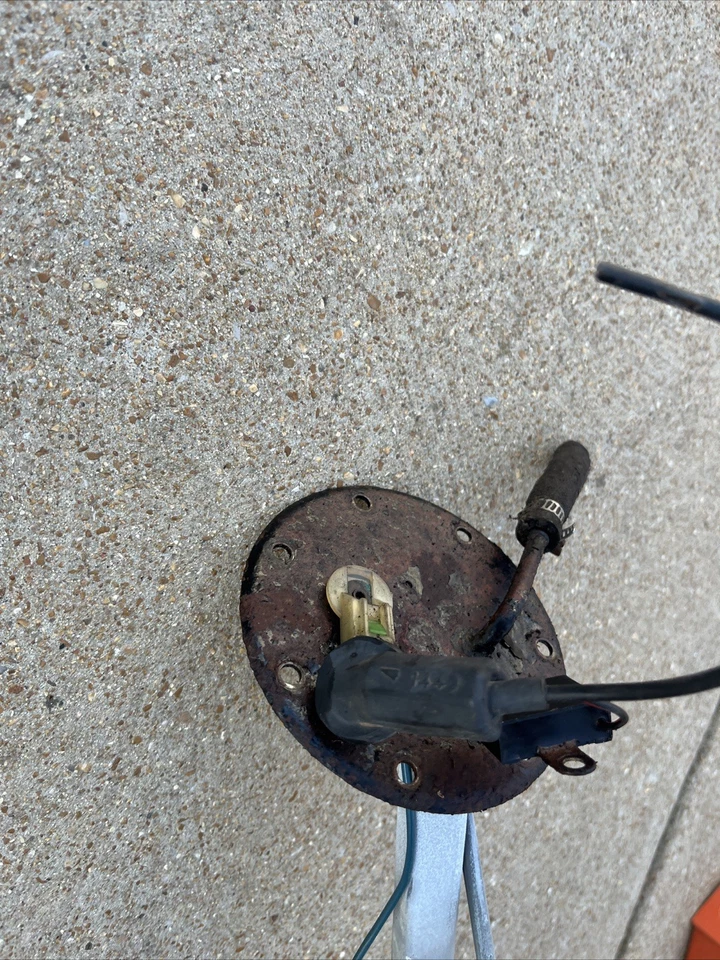 1979 Toyota Pickup Truck OEM ELETRIC FUEL PUMP ASSEMBLY OEM WORKS - Image 3 of 4