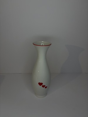 Vintage 1986 FTD Small White Flower Bud Vase With Red Hearts 8  Tall