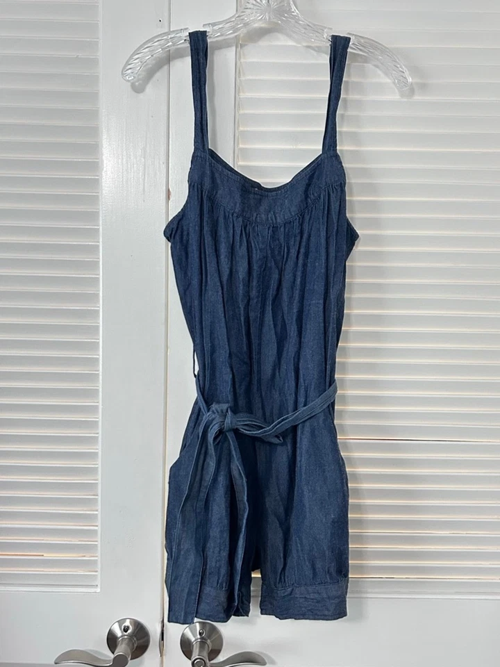 Mameluco Twentyone azul denim con dobladillo burbuja para mujer correas ajustables medianas Foto 3 de 4