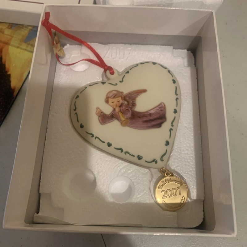 Flying Angel - Boxed M J Hummel Annual Ornament by Danbury Mint NIB 2007