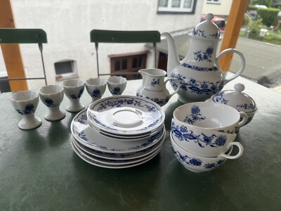 Graf von Henneberg porcelain coffee service egg cup GDR