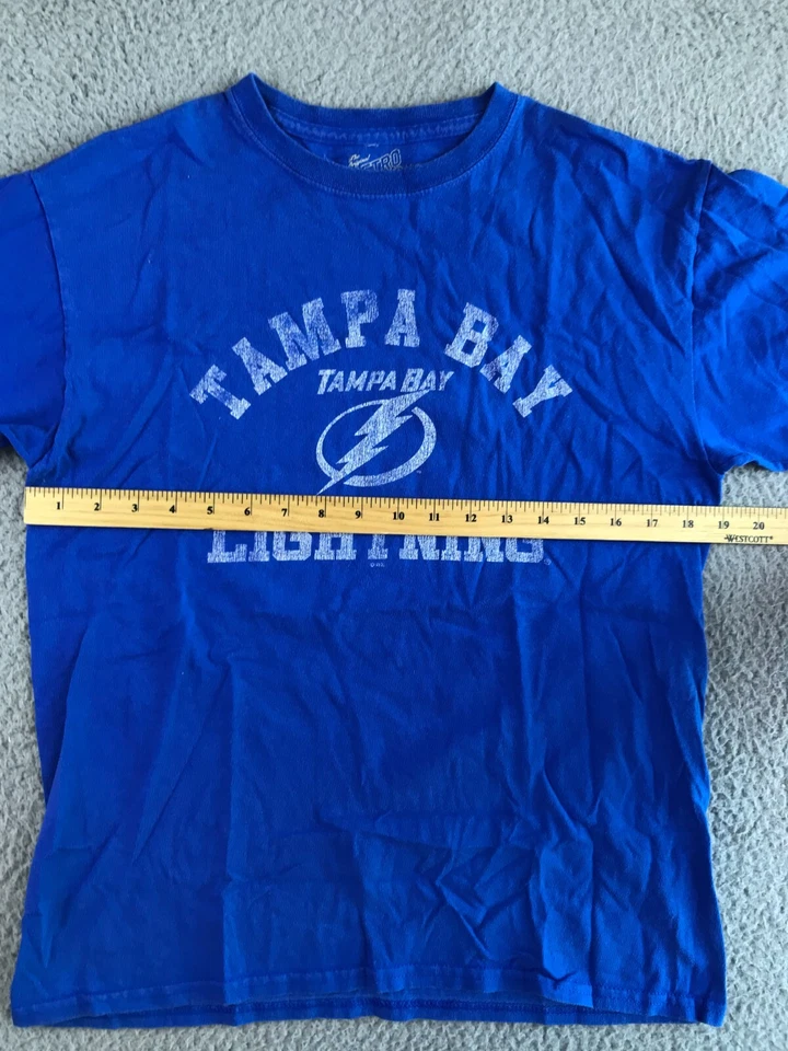 Camisa Tampa Bay Lightning Juvenil XL Azul Manga Corta Cuello Redondo NHL Hecha en EE. UU. Foto 2 de 4