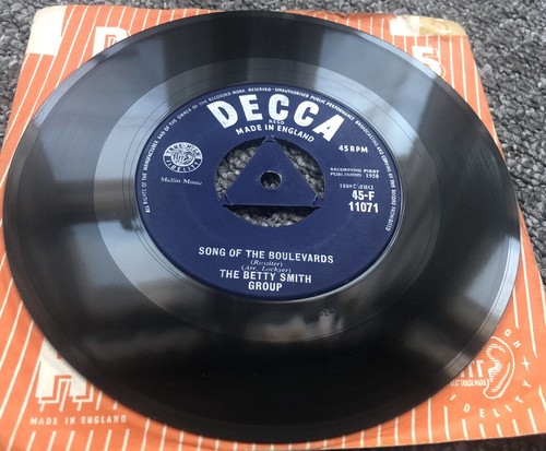 The Betty Smith Group - Song Of The Boulevards / Begin The Beguin Decca *EX* - Picture 2 of 5