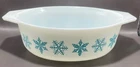 Vintage 1970s Pyrex Snowflake Casserole Dish 043 "Garland" Collection 1.5 quart