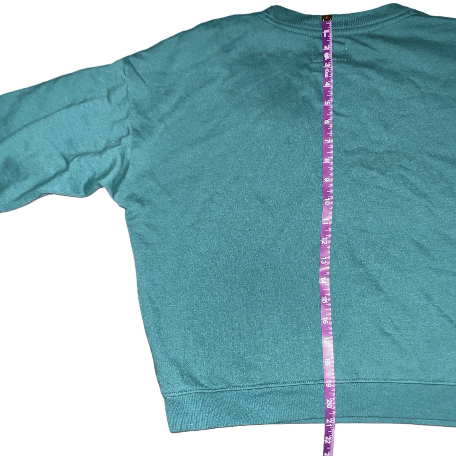 Common Threads BASIC Graphic Cropped Sweatshirt I… - image 6