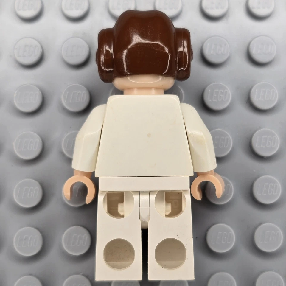 Lego Star Wars Minifigure SW0175A Princess Leia Smooth Hair - Image 3 of 4