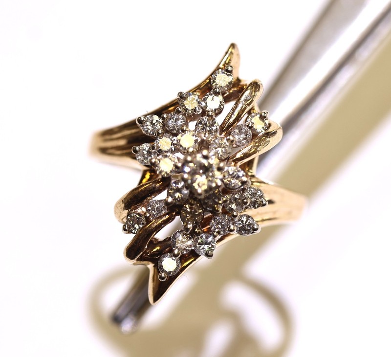 14k yellow gold Natural .93ct VS1 H diamond Cluster ring 6.9g estate vintage 10