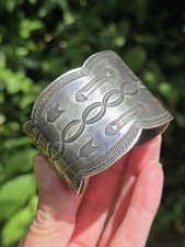 ANTIQUE NAVAJO ARROWS HEARTS STAMP WORK INGOT/COIN SILVER CUFF BRACELET 6-1/4"