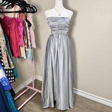 Un Deux Trois Silver RuchedFormal Evening Long Maxi ClassySize 4 Dress