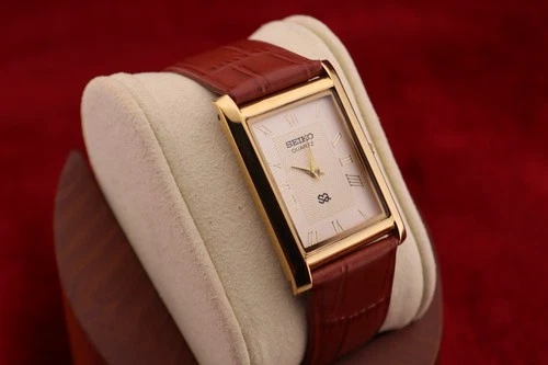 ⌚✨ Vintage Seiko Slim Quartz Gentlemen's Gold Dial ,Light Brown Dress Watch