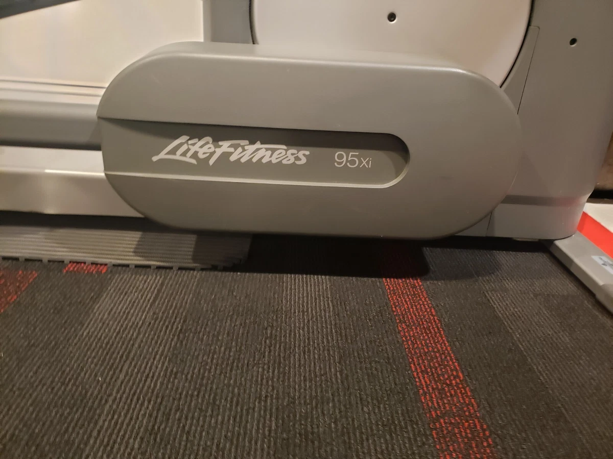 Life Fitness 95Xi Elliptical Cross Trainer Used