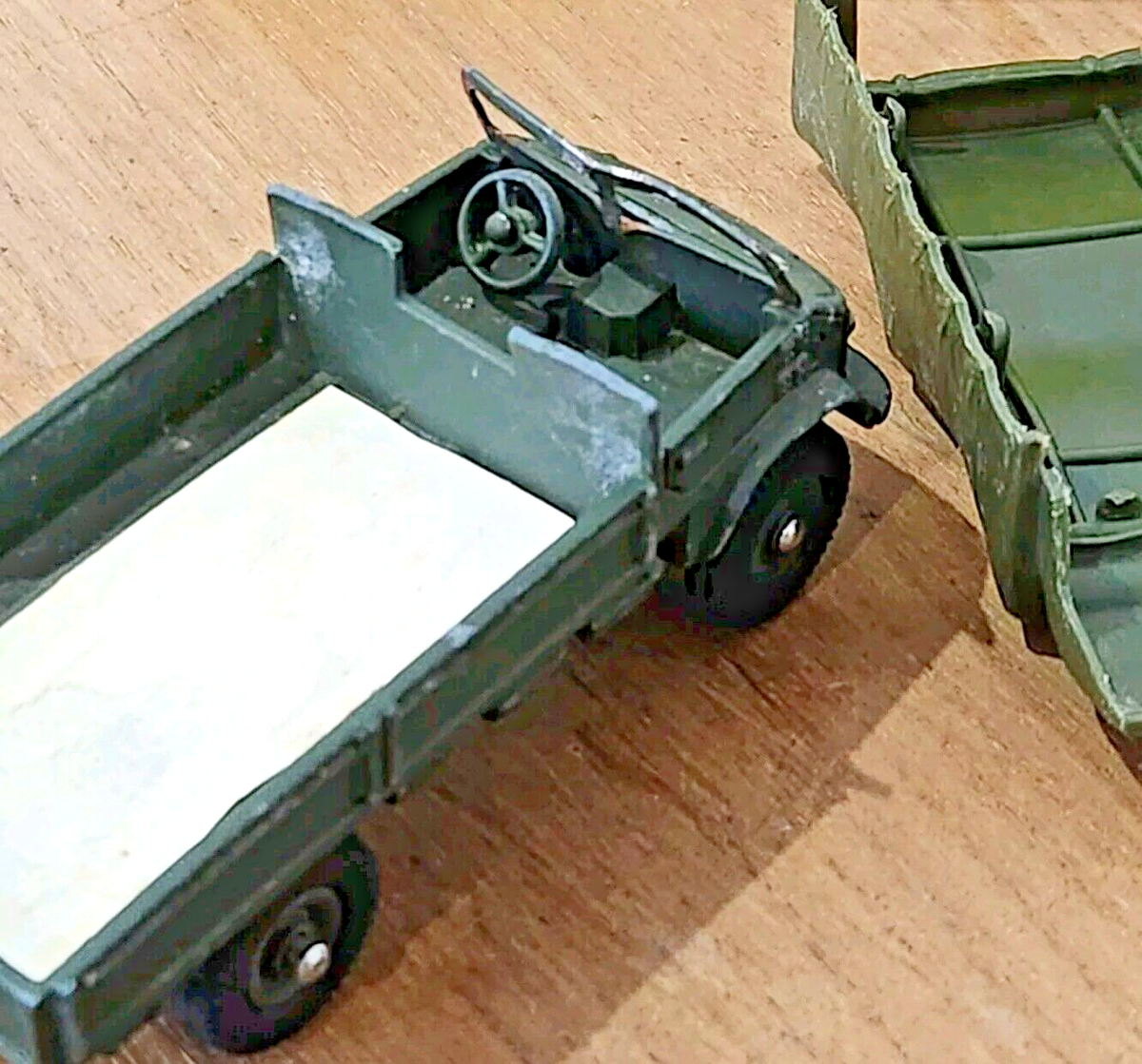 Dinky Toys N°821 – Camionnette Militaire Unimog Mercedes – Neuf En Boîte – Vert – Fabrication Française