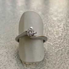 Anello Solitario modello Valentino in oro bianco con diamante