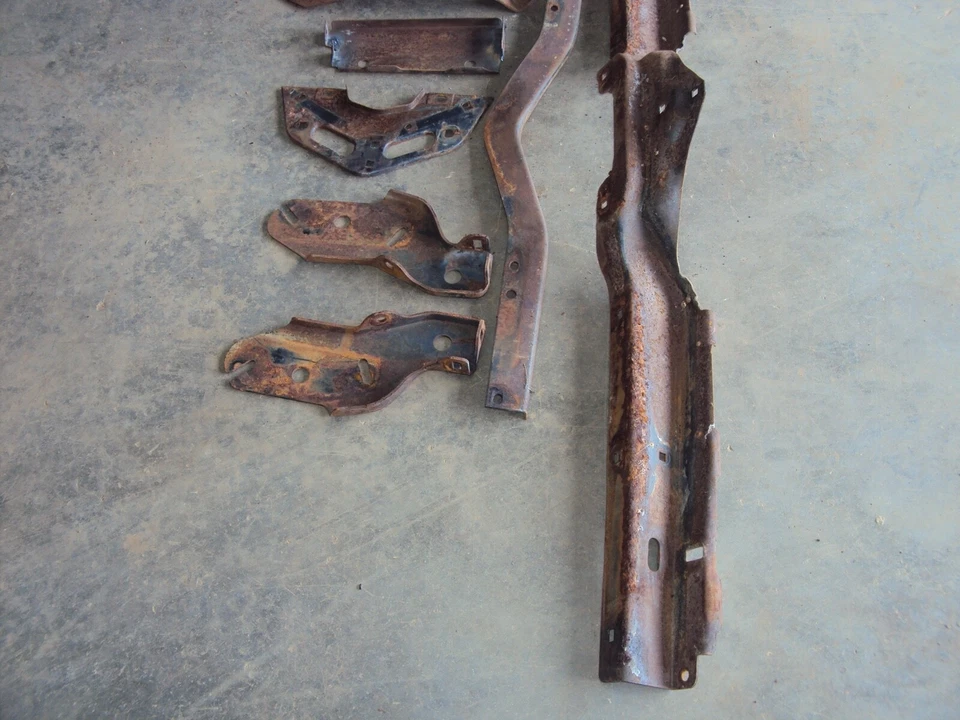 Pontiac Grand Prix 1969 1970 juego de soportes de parachoques delantero 69 70 Foto 3 de 3