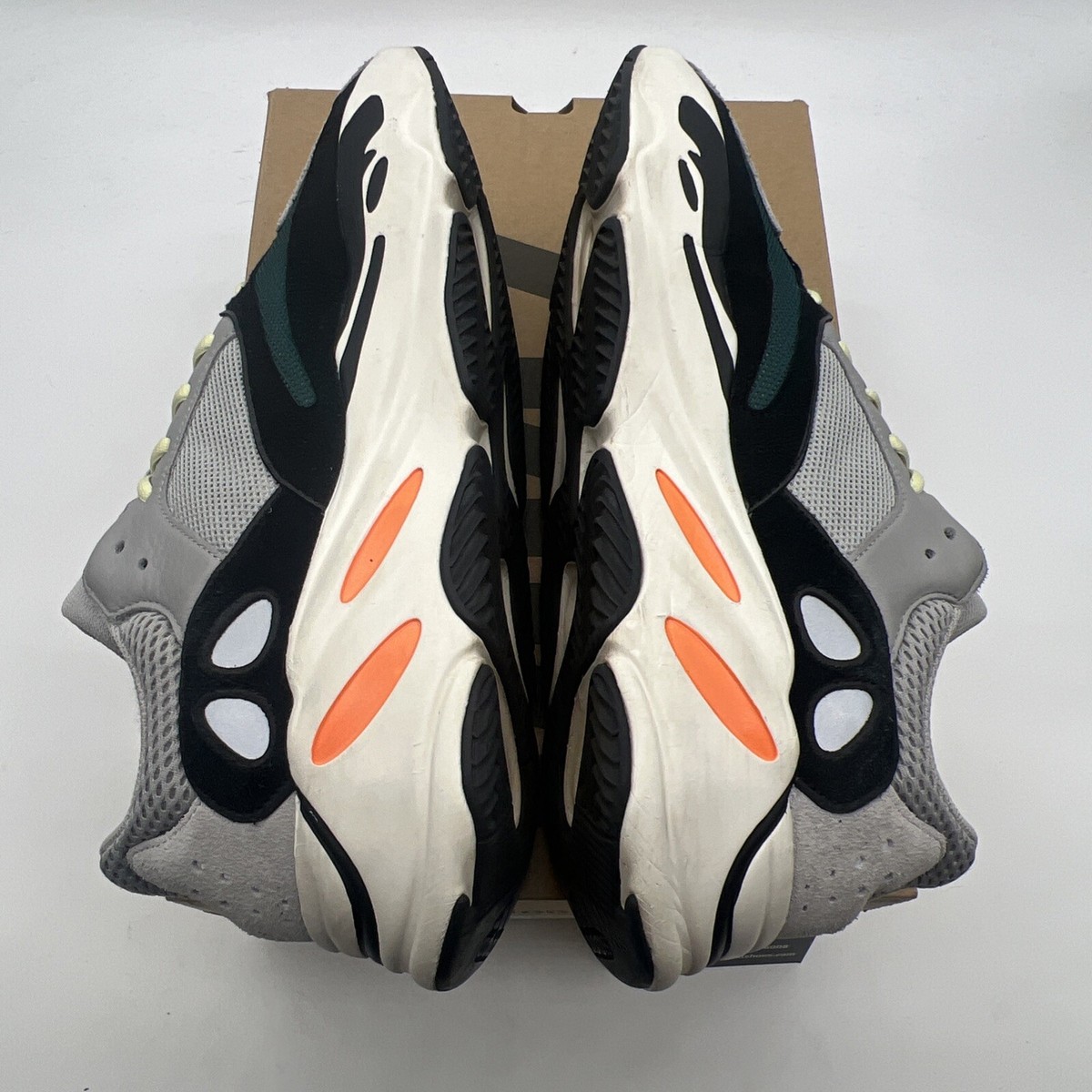 reebok yeezy 700