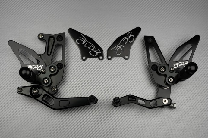 Commandes reculées racing pour supprimer la raideur des sélecteurs sur Speed Triple 1050RS