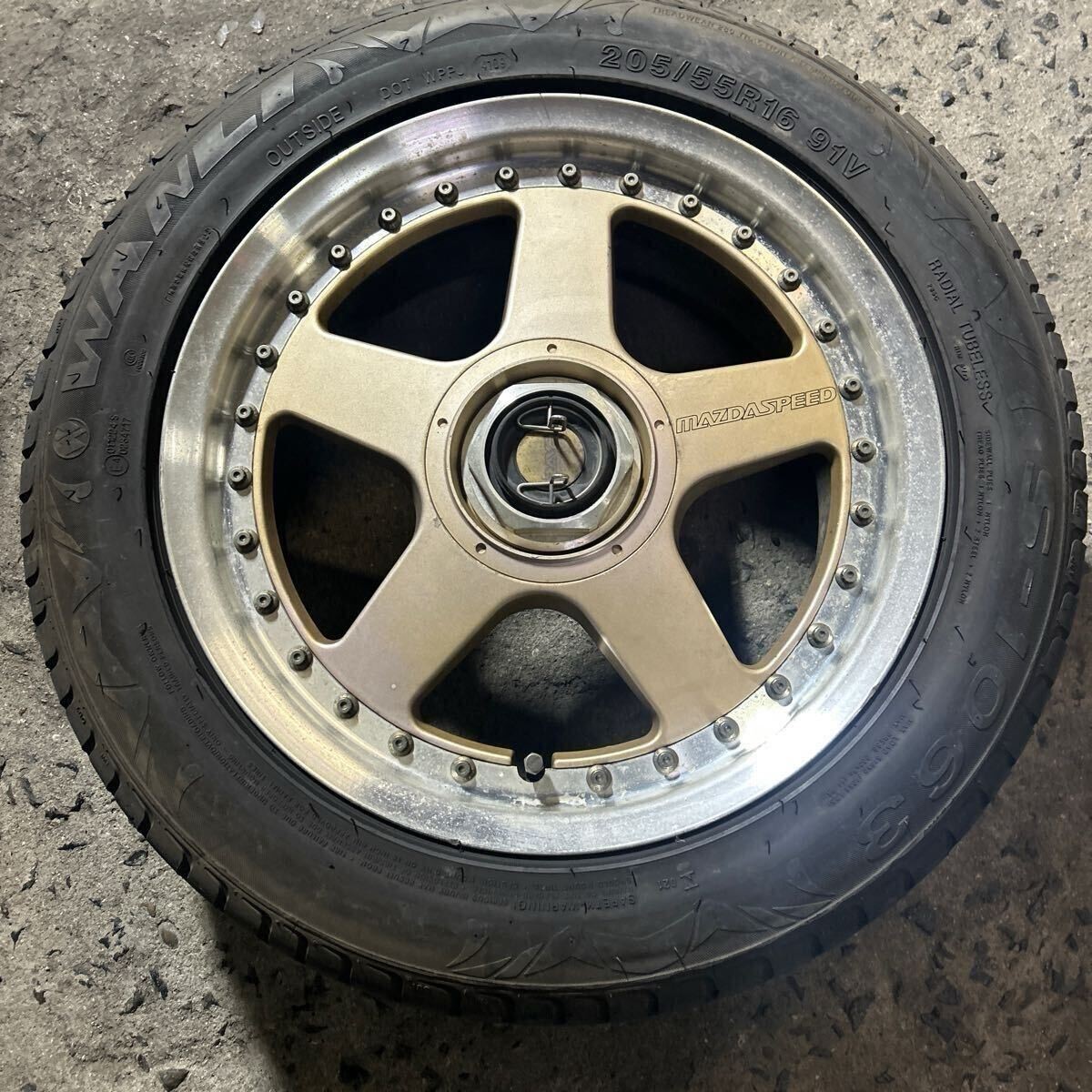 ジョナサンアドラークッション