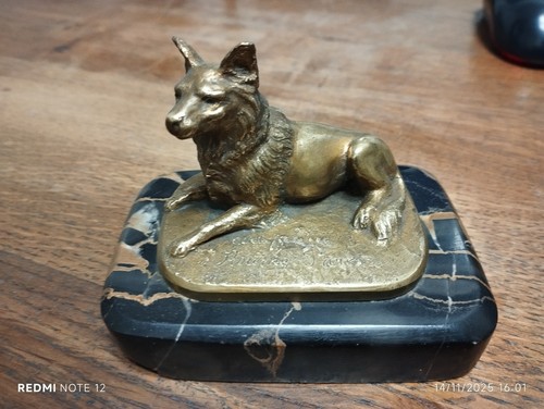 Sculpture de chien en bronze
