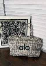 Women's ALo Yoga Canvas Bag Large Gray Tote Bag For Gym & Outdoors ﻿