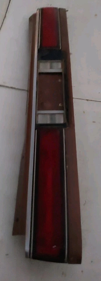 Panel de cabezal trasero con luces traseras OEM 1992-96 BUICK LESABRE difícil de encontrar  Foto 3 de 4