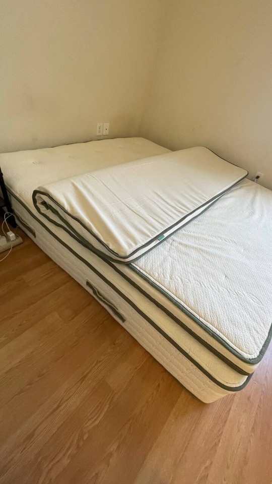 AVOCADO GREEN MATTRESS KING MATTRESS + PILLOW TOPPER + PAD (MSRP