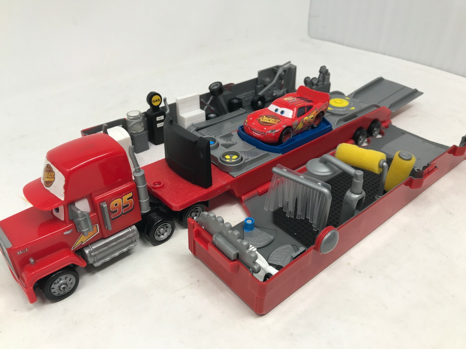 cars 2 mack bachelor pad