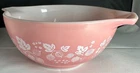 New ListingPyrex Pink Gooseberry Cinderella Nesting Mixing Bowl 1 1/2 Quart #442 Vintage