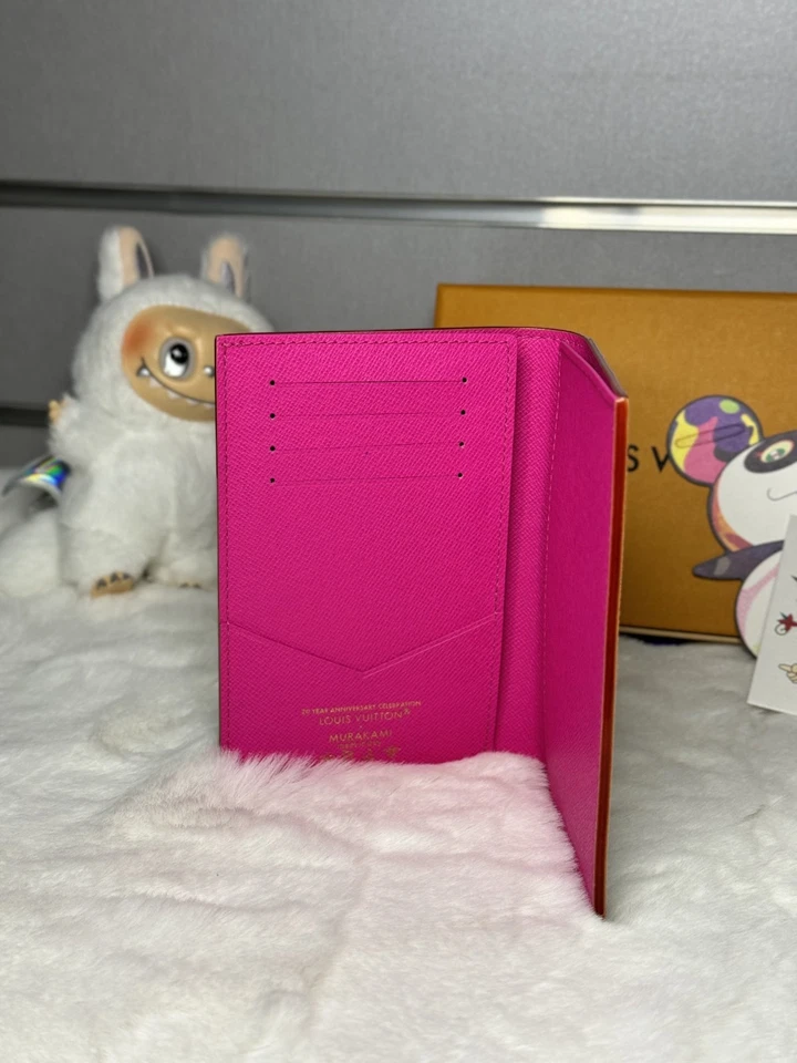 Louis Vuitton x Takashi Murakami 2025 Monogram Multicolor Passport Cover - White - Imagem 3 de 4