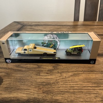 M2 Machines Auto Hauler - Maui & Sons 1974 Dodge Truck + 1944 Jeep R68