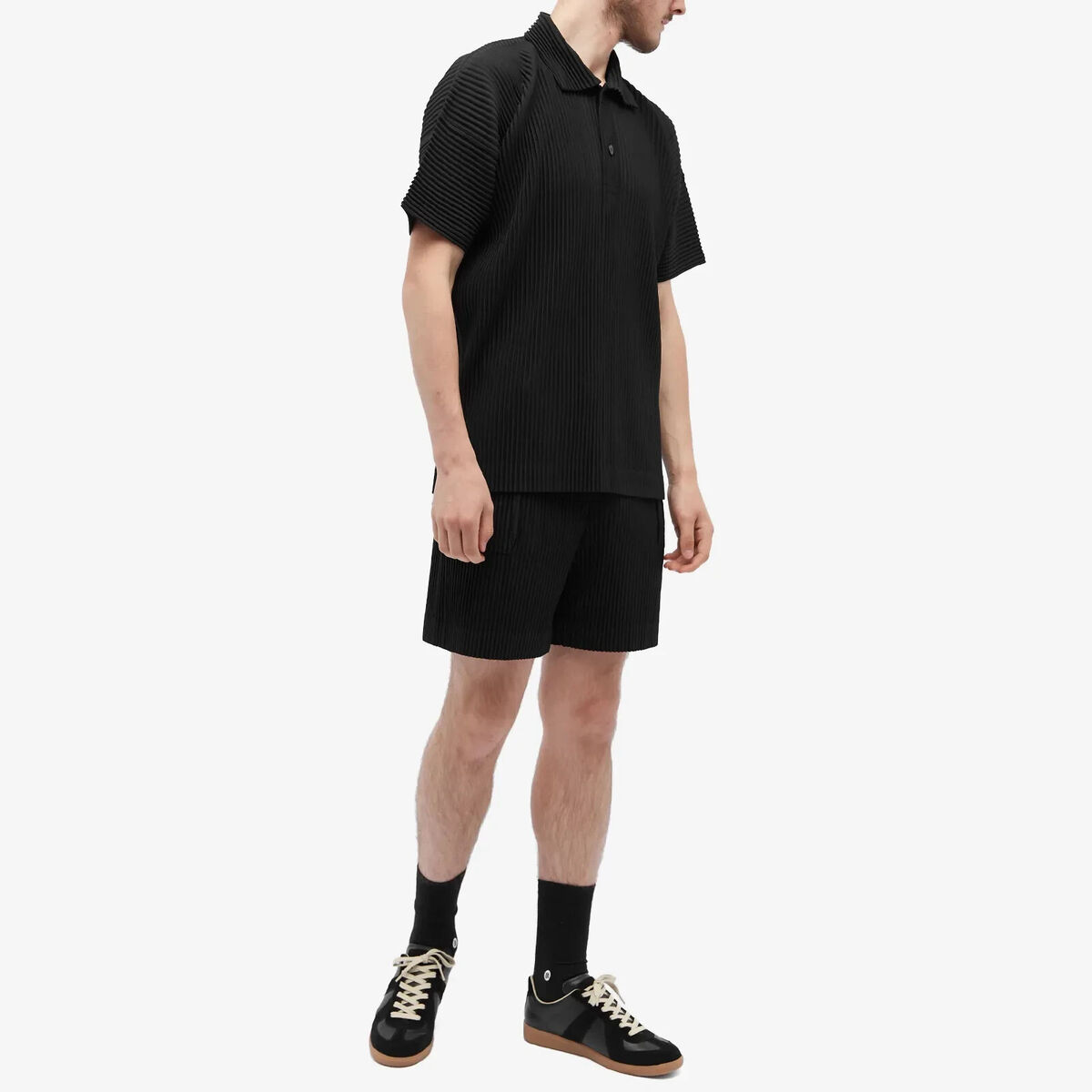 HOMME PLISSÉ ISSEY MIYAKE PLEATED TECHNICAL SHORT Flip size HOMME PLISSÉ ISSEY MIYAKE PLEATED TECHNICAL SHORT Flip size