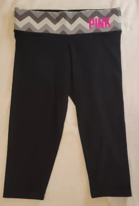 victoria-secret-vs yoga logo cropped leggings