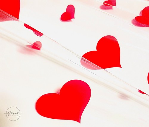 ShredAstic® Red HEART Valentines Cellophane Film Wrap / 3m Red Ribbon Giftwrap - Picture 4 of 11