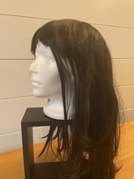 Kalyss wig shoulder length.