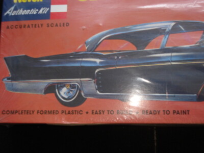 Revell 1/24　キャデラック Cadillac Escalade 2 'n 1 Stock or Custom SUV Revell 1:25 Model Kit