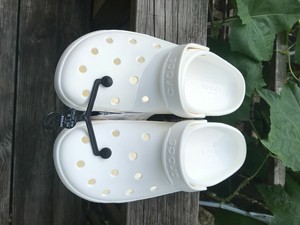 crocs crocband off white