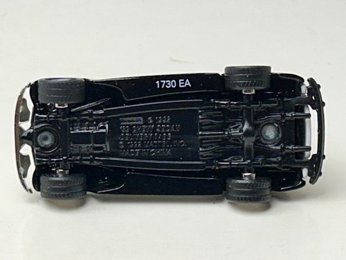 Matchbox AD-Ventures 1939 Chevrolet Panel Truck, Apple House Donuts - Picture 12 of 12