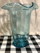 BEAUTIFUL ART GLASS VASE TURQUOISE BLUE WITH SWIRL OPTIC PATTERN 7.5"T X 6 1073 