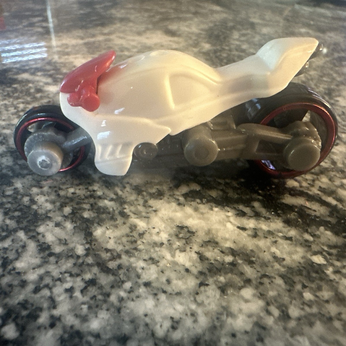 Hot Wheels Canyon Carver Motorcycle 3.25