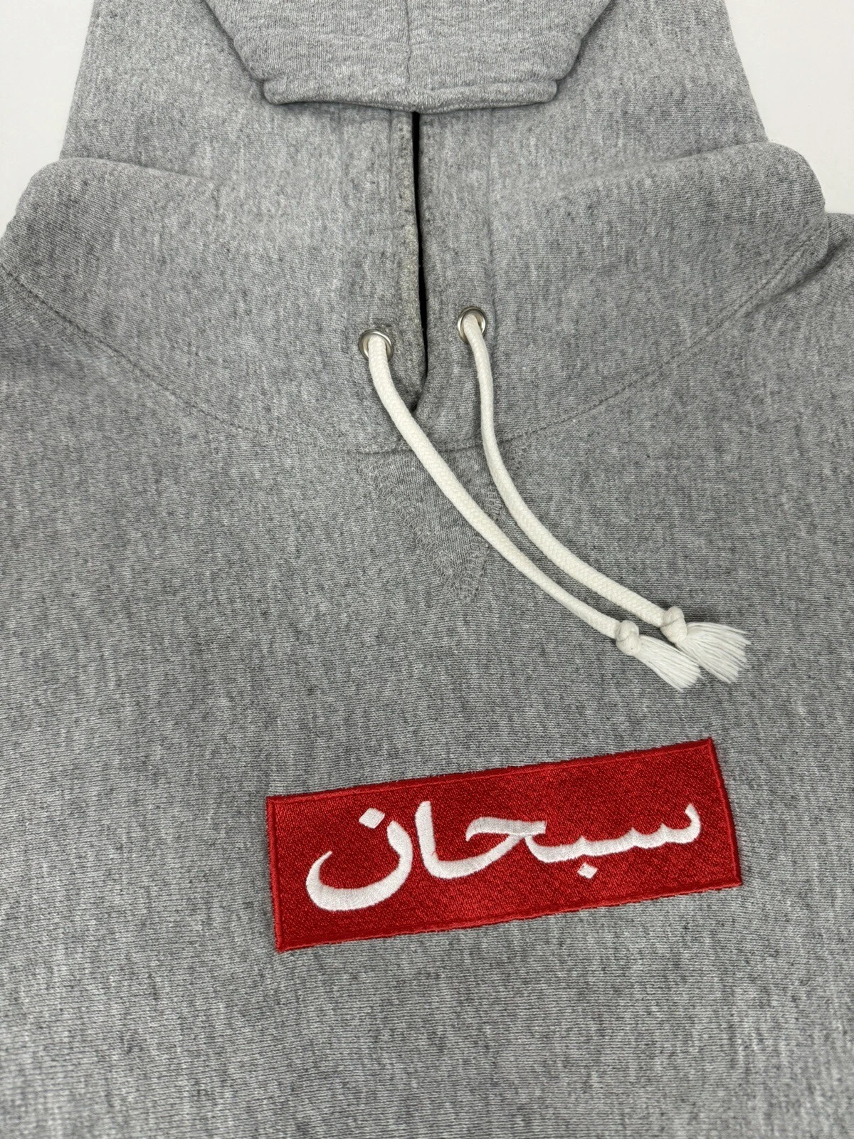 Sweat à capuche logo boîte arabe suprême 1997