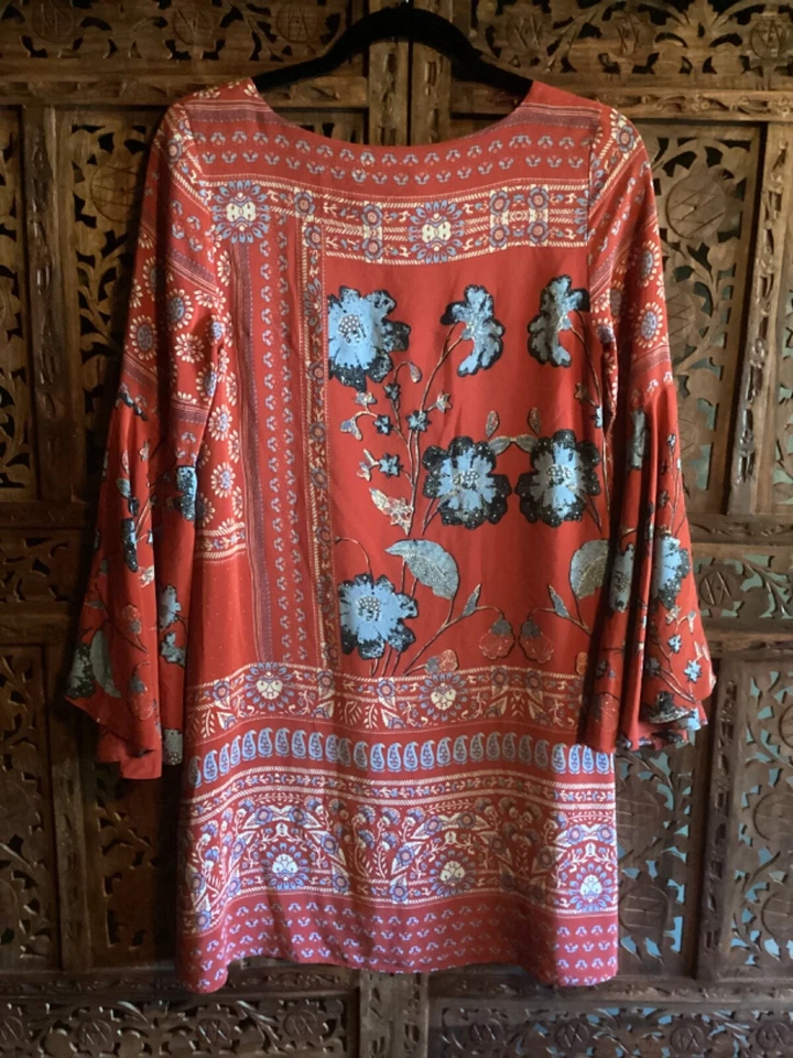 Vestido Vanessa Virginia Anthro Isabelle Rojo Seda Boho Estampado Mixto Mangas Campana 2 Foto 2 de 4